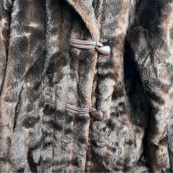 Bill Blass Absolutely Stunning Dark Brown Teddy Jacket. Size Large. - Picture 9 of 15